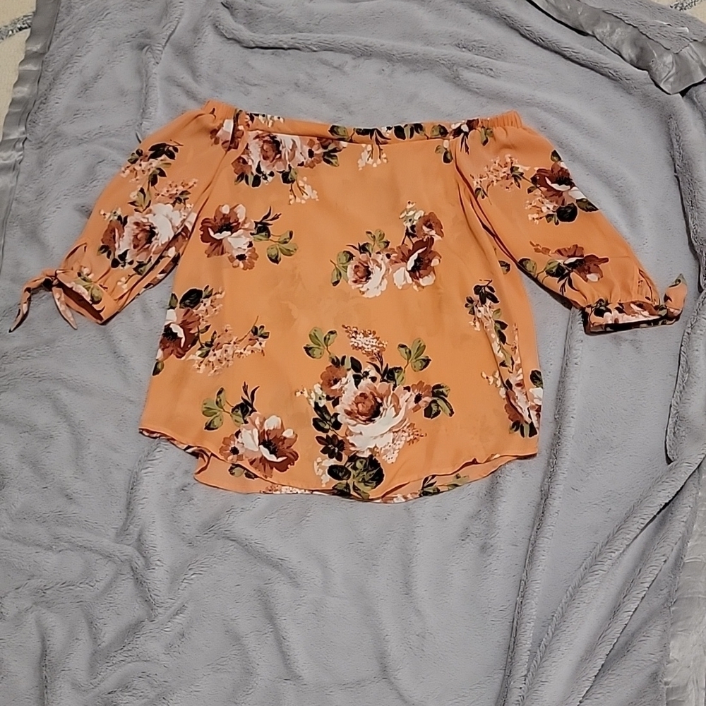 Off The Shoulder Blouse - Picture 4 of 4